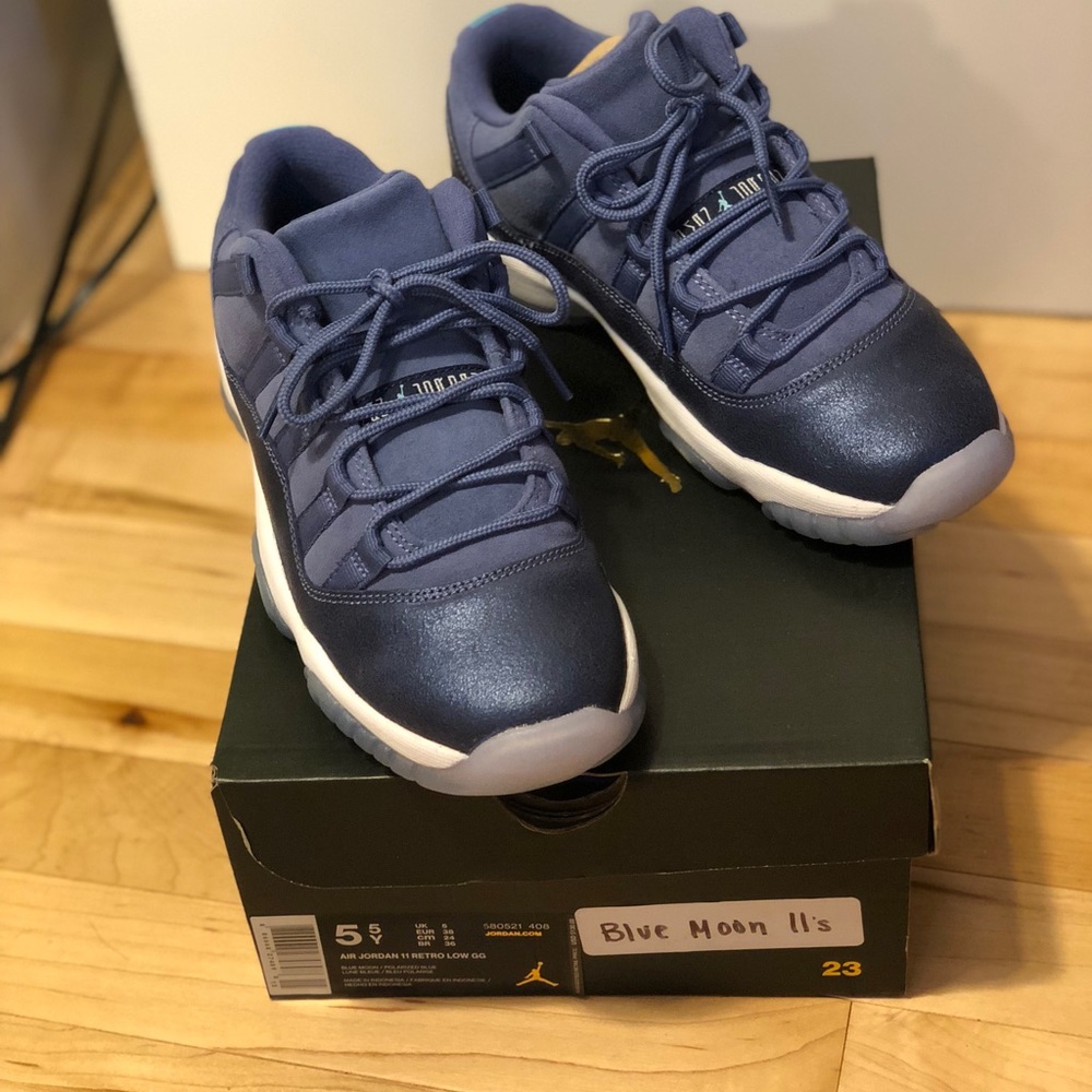 Jordan Blue Moon 11’s
